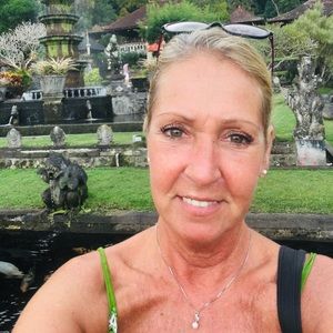 Meet your Posher, Caroline